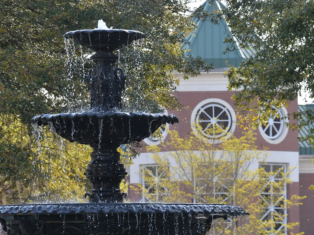 fountain splashing